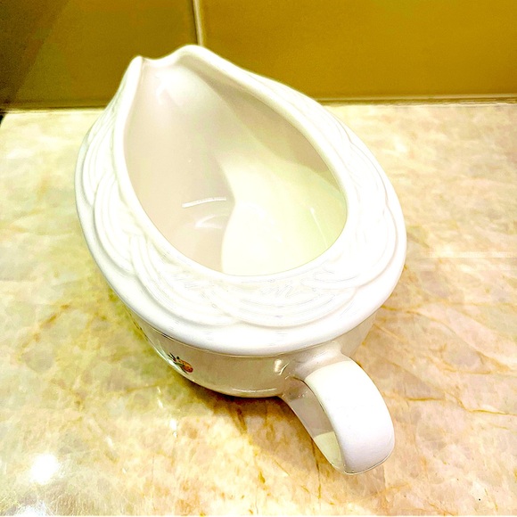 Pfaltzgraff Berry Basket Gravy Boat.  Made in USA - Picture 9 of 14